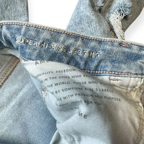 AMERICAN EAGLE Women's Light Blue Wash The Dream Jean Super Hi-Rise Distressed D - Picture 5 of 6